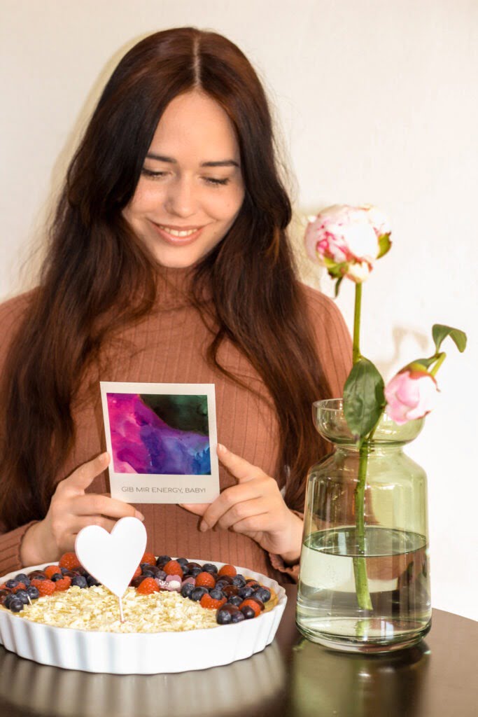 Bei PENDULUM MOMENTS findest du von mir liebevoll und kreativ gestaltete Geschenke zur Unterstützung deiner inneren Balance. Das funktioniert mit den enthaltenen Hypnosen super einfach, ortsunabhängig, kostengünstig, mehrfach und ohne Vorkenntnisse und das ohne lästige Werbung. Mit meinem Einfühlungsvermögen sorge ich dafür, dass die Geschenke individuell und auf deine Bedürfnisse abgestimmt sind, damit sie langfristig wirken können. Gut platziert sind die Geschenke noch lange ein echter Hingucker. Natürlich freuen sich auch deine Liebsten über dieses besondere Geschenk. Ganz viel Balance wünscht, deine Manou